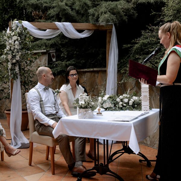 Hotel mediterrán, Igaz Igen szertartás