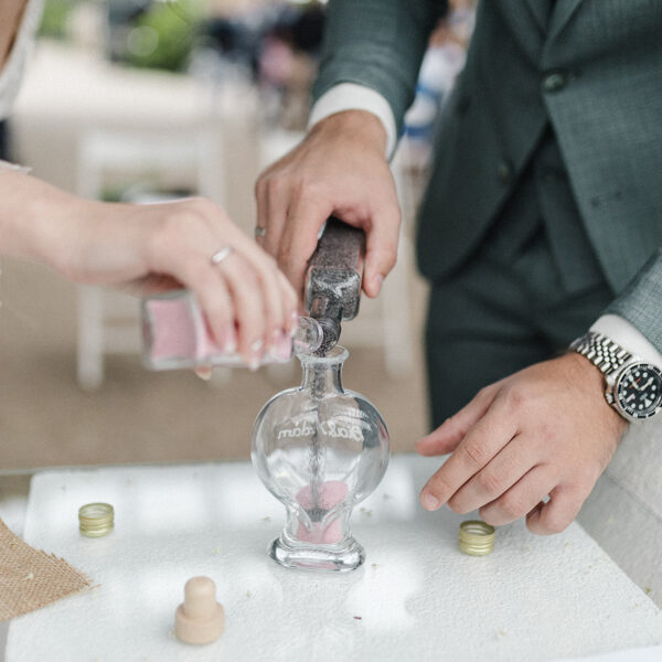 Homoköntés ceremónia, Igaz Igen Szertartásvezető