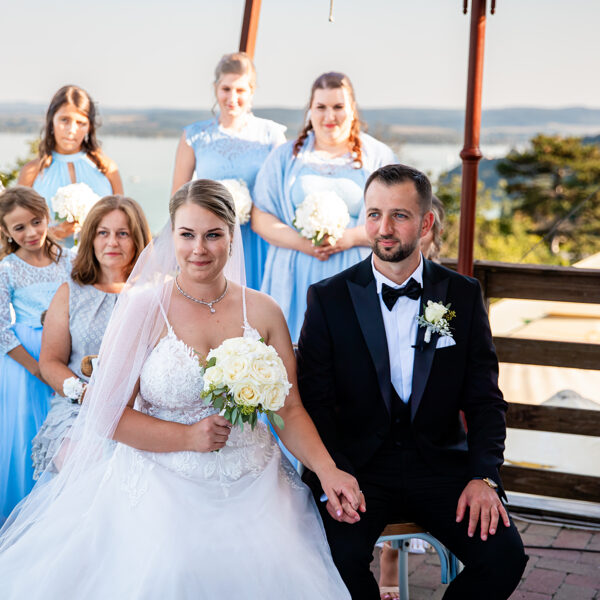 Echo Étterem Tihany, Igaz Igen (Reni és Jácint szertartása közben)