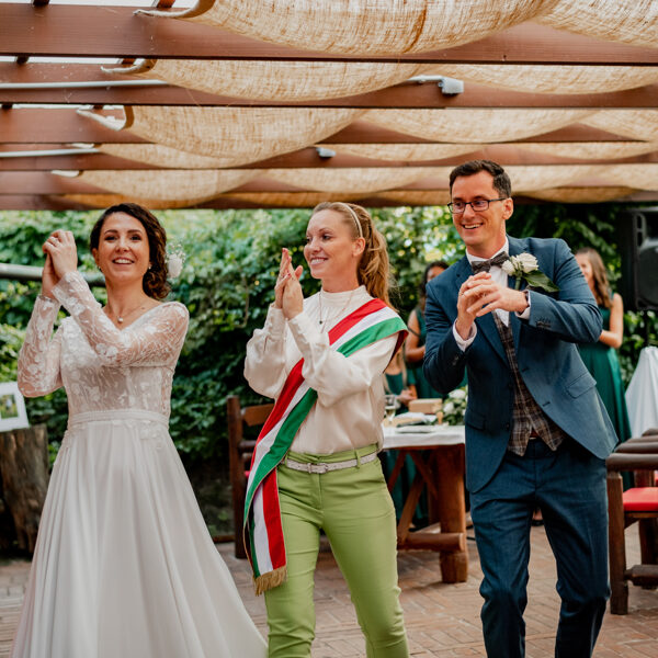 Igaz Igen Szertartásvezető, táncos kivonulás