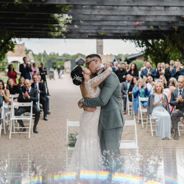 Levendulás Esküvő és Rendezvényhelyszín - első hitvesi csók - 