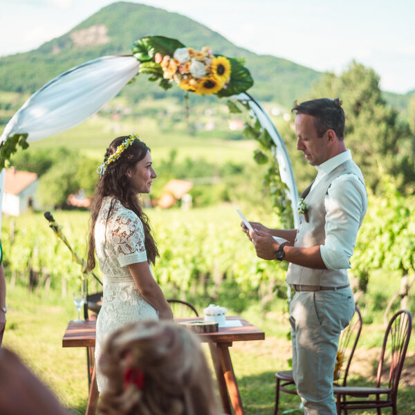 Esküvői fogadalom - Igaz Igen Szertartásvezető (Lili és Márk)