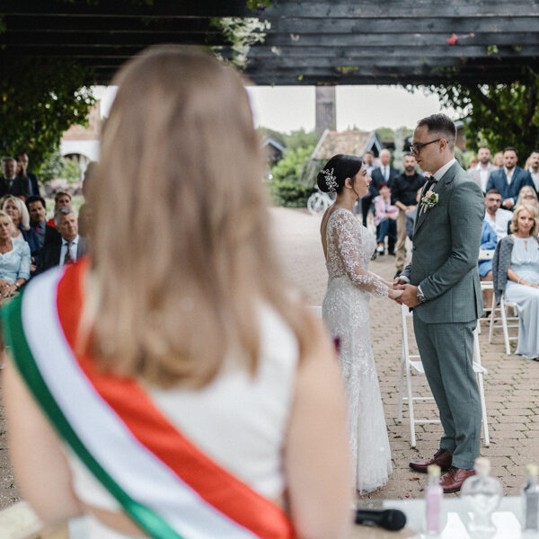 Levendulás Esküvő és Rendezvényhelyszín - esküvői fogadalom -Igaz Igen Szertartásvezető