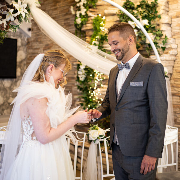 Gyűrűhúzás Szabine és Norbi - Igaz Igen Szertartásvezető 