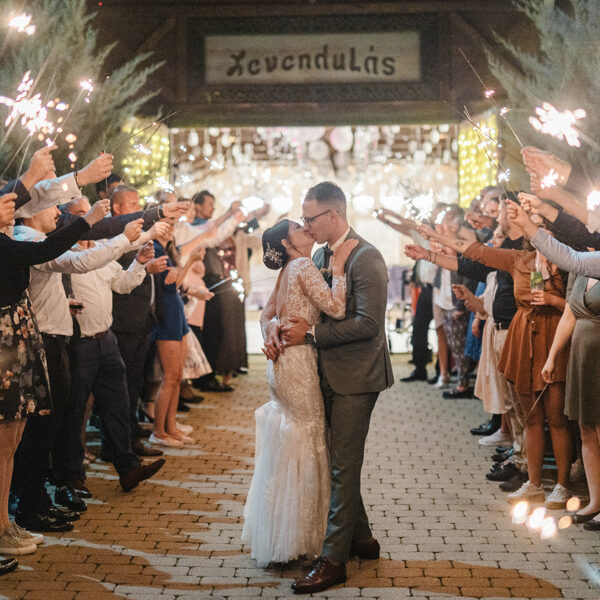 Csillagszóró alagút Dia és Ádám - Levendulás Rendezvényhelyszín